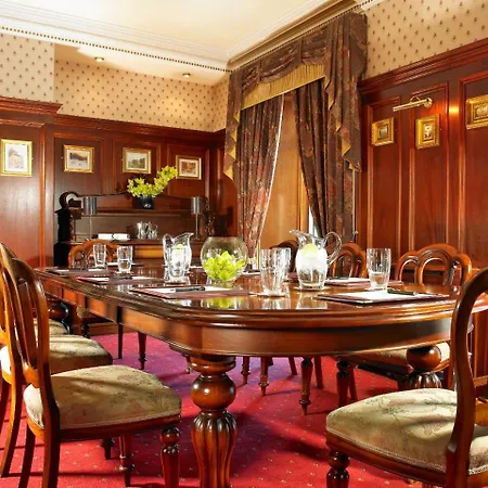 International فندق